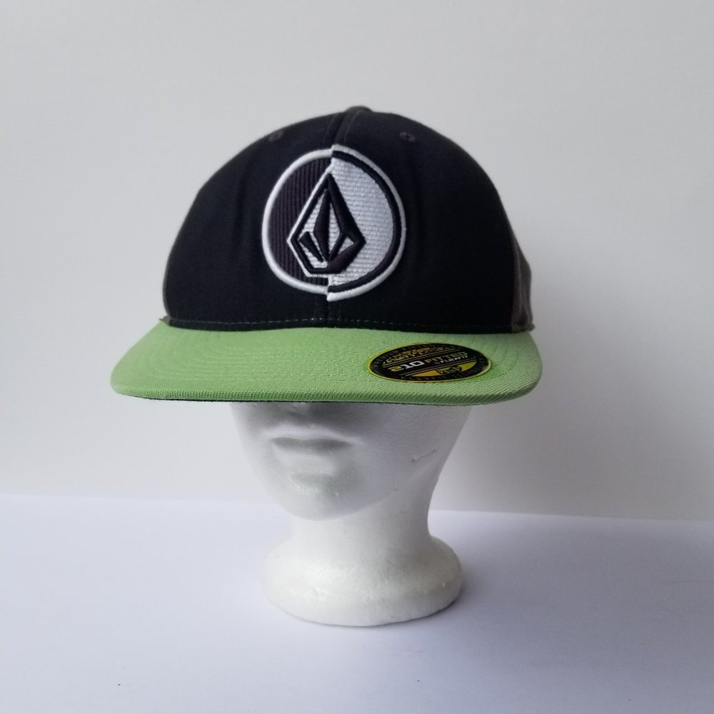 Volcom 210 Fitted Black Gray & Green Ball Cap 7 1/4 - 7 5/8 S/M Stretch Fit